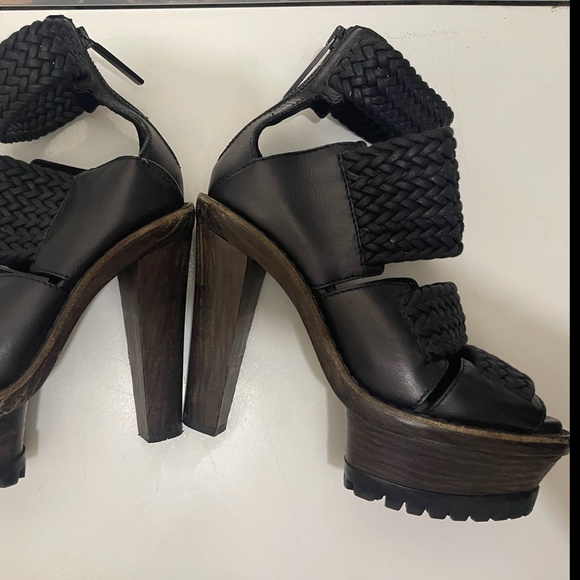 Burberry Platform Heels (SIZE: EUR 38 / US 7 1/2) - Picture 14 of 16